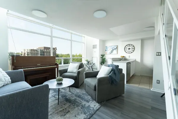 200 Manitoba ST #333, Toronto W06, ON M8Y 3Y9