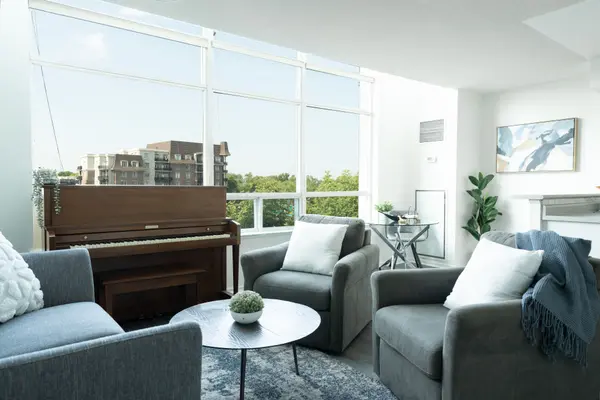 200 Manitoba ST #333, Toronto W06, ON M8Y 3Y9