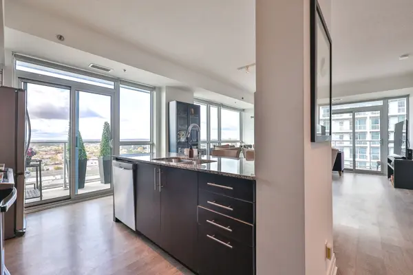 55 SPEERS RD #1709, Oakville, ON L6K 0H9