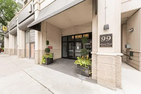 99 Avenue RD #301, Toronto C02, ON M5R 2G5