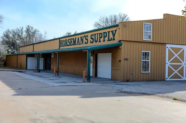 2020 FORT WORTH Highway, Weatherford, TX 76087