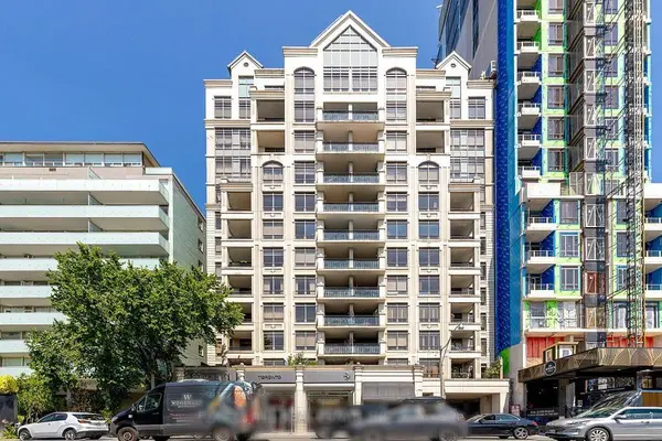 99 Avenue RD #301, Toronto C02, ON M5R 2G5