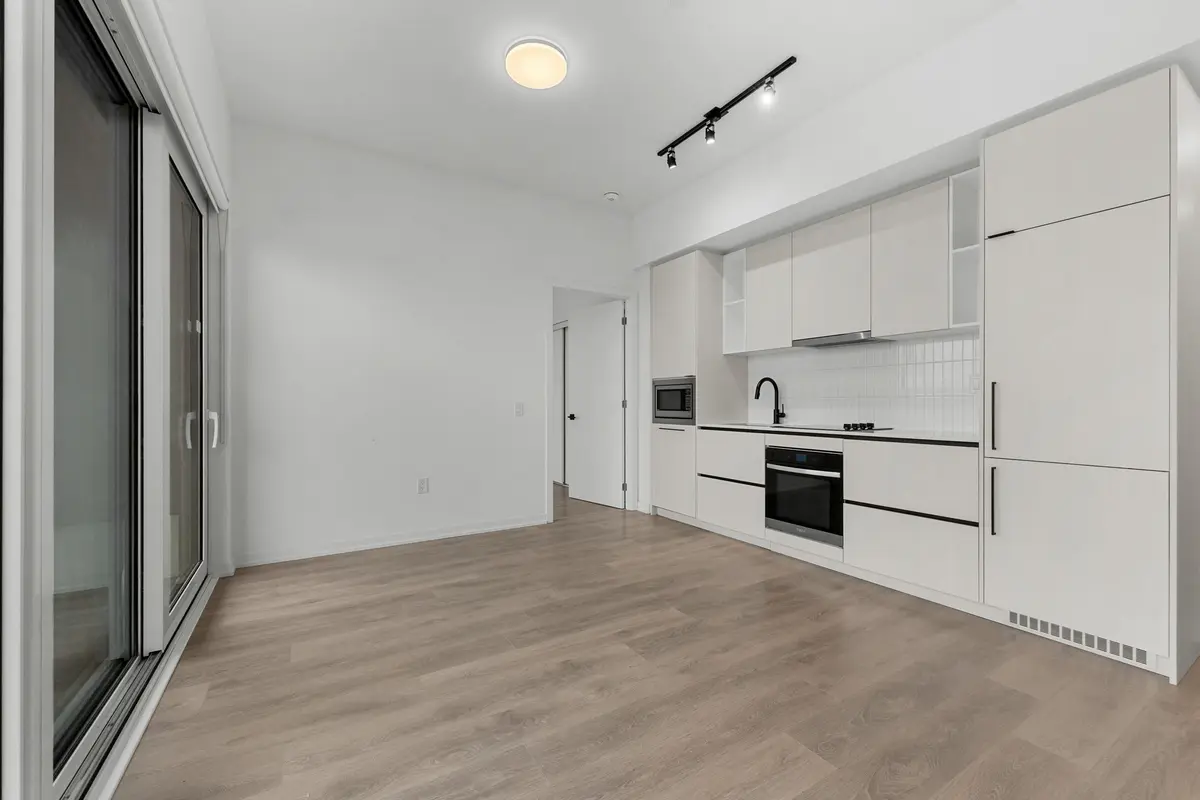 1285 Dupont ST #808, Toronto W02, ON M6H 0E3