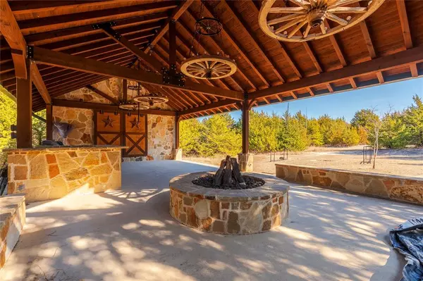 Bonham, TX 75418,1221 County Road 3115