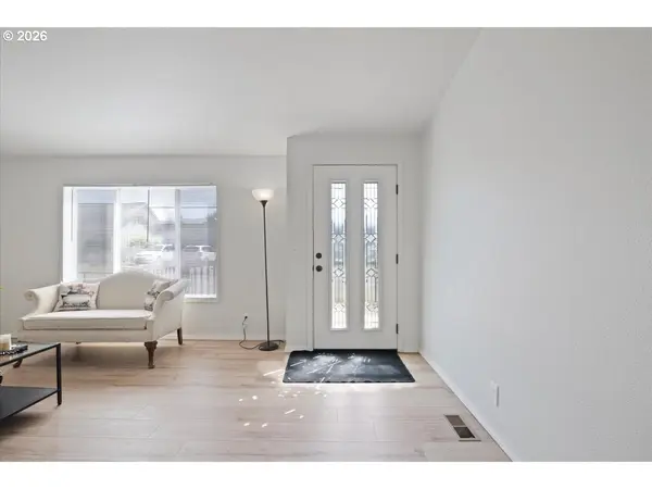 365 SW 7TH AVE, Mill City, OR 97360