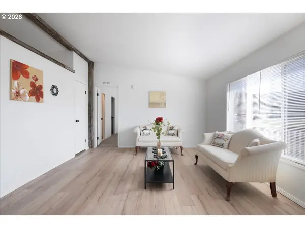365 SW 7TH AVE, Mill City, OR 97360