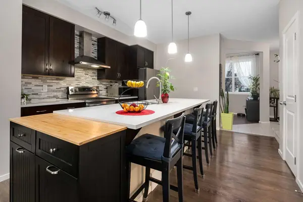 802 Walden DR SE, Calgary, AB T2X 2J3