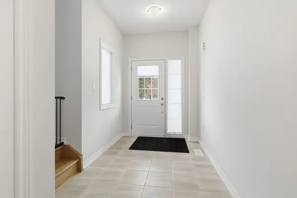 8 Scotia RD, Georgina, ON L0E 1R0