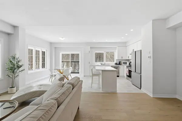 8 Scotia RD, Georgina, ON L0E 1R0