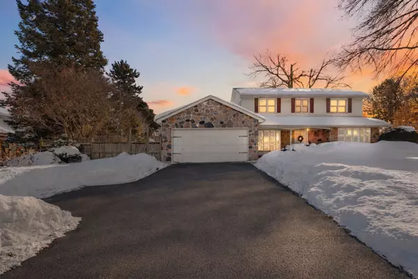 Toronto W08, ON M9C 2K1,2 Cherry Post CRES