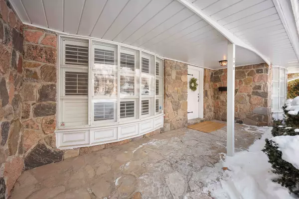 Toronto W08, ON M9C 2K1,2 Cherry Post CRES