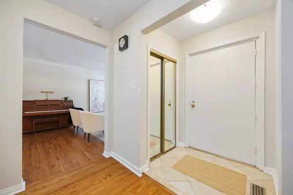 Toronto W08, ON M9C 2K1,2 Cherry Post CRES