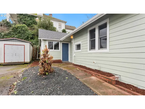 421 GOLDEN AVE, Coos Bay, OR 97420