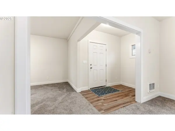 421 GOLDEN AVE, Coos Bay, OR 97420