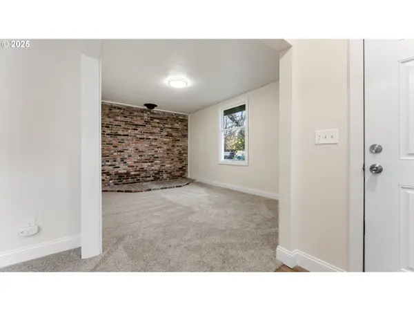 421 GOLDEN AVE, Coos Bay, OR 97420