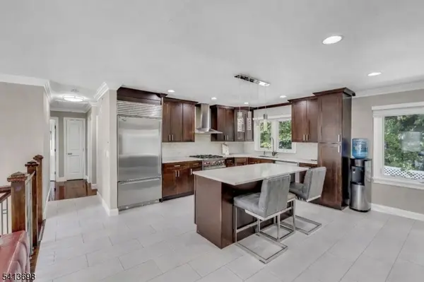 34 Vernon St, Sayreville Boro, NJ 08859