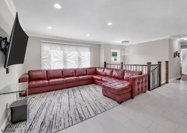 34 Vernon St, Sayreville Boro, NJ 08859