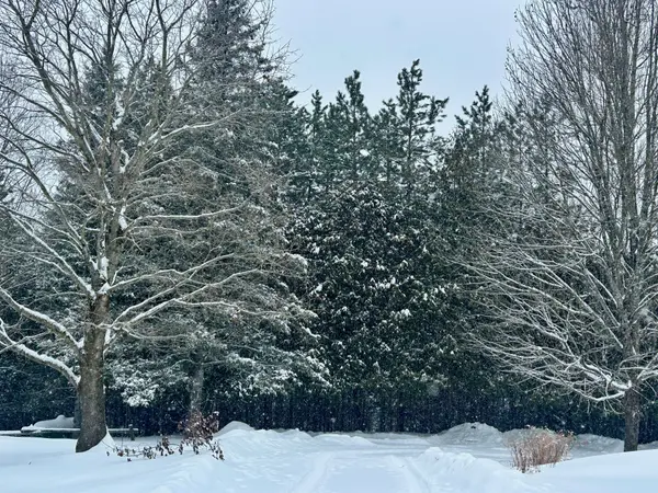 22 Robert DR, Faraday, ON K0L 1C0