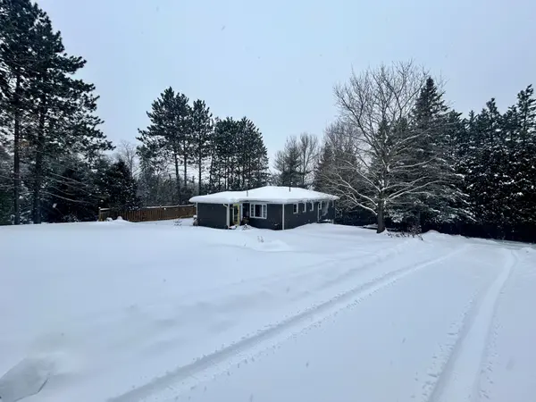 22 Robert DR, Faraday, ON K0L 1C0