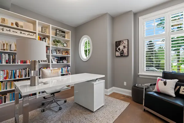 231 Cherryhill RD, Oakville, ON L6L 3E3