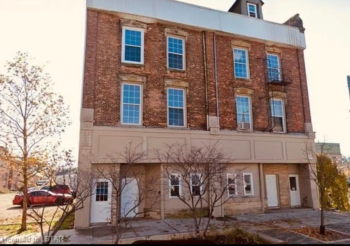 268 Talbot ST #14, St. Thomas, ON N5P 1B4