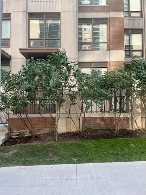 310 Tweedsmuir AVE #Th4, Toronto C03, ON M5P 2Y2