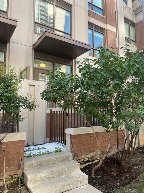 310 Tweedsmuir AVE #Th4, Toronto C03, ON M5P 2Y2