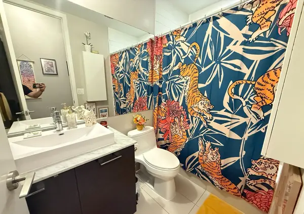 399 Adelaide ST W #305, Toronto C01, ON M5V 1S4