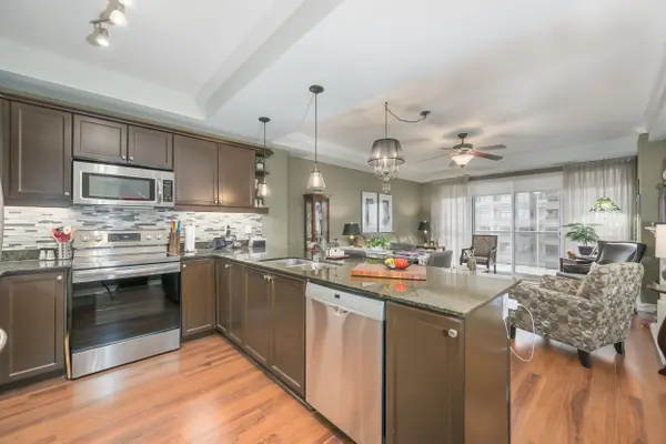 1030 Coronation DR #812, London North, ON N6G 0G5