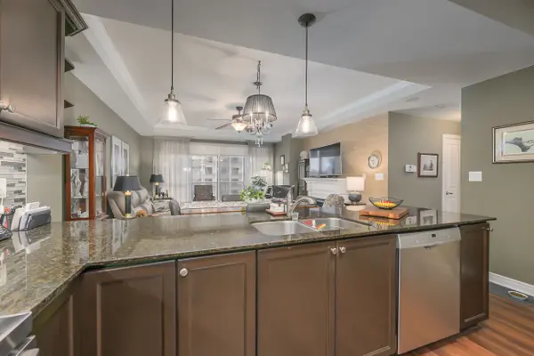 1030 Coronation DR #812, London North, ON N6G 0G5