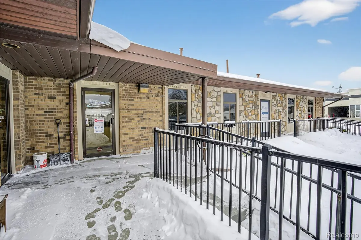 10683 S SAGINAW ST #A, Grand Blanc, MI 48439