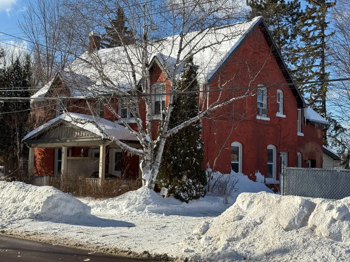 197-199-201 Mary ST, Pembroke, ON K8A 5V7