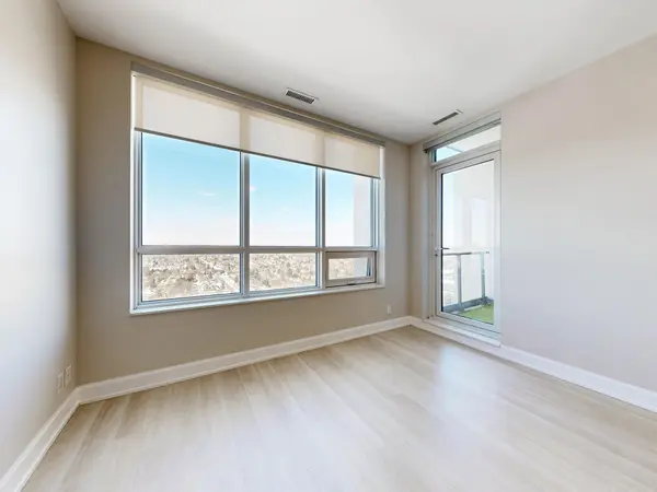 12 Gandhi LN #2215, Markham, ON L3T 0G8