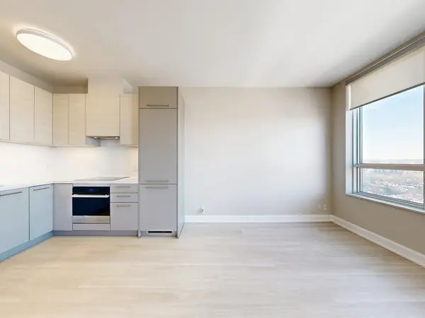 12 Gandhi LN #2215, Markham, ON L3T 0G8