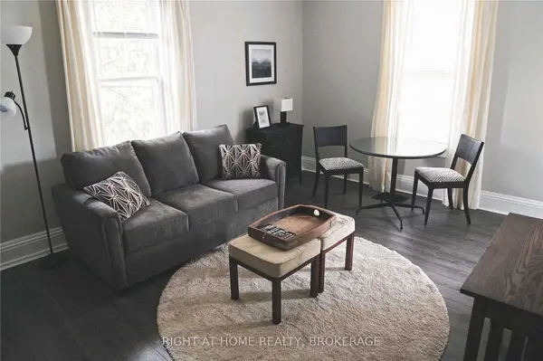 164 Trafalgar RD #1, Oakville, ON L6J 3G6