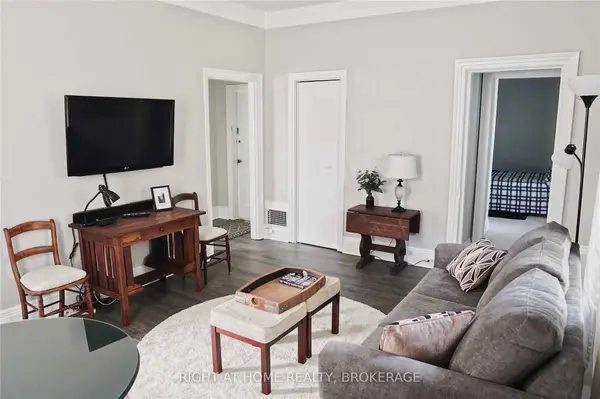 164 Trafalgar RD #1, Oakville, ON L6J 3G6