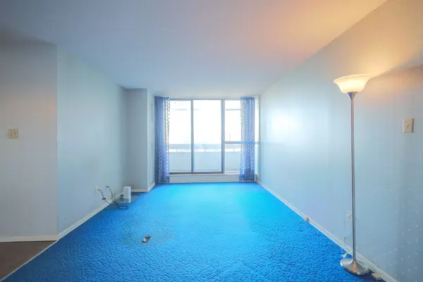 25 Kensington RD #1709, Brampton, ON L6T 3W8