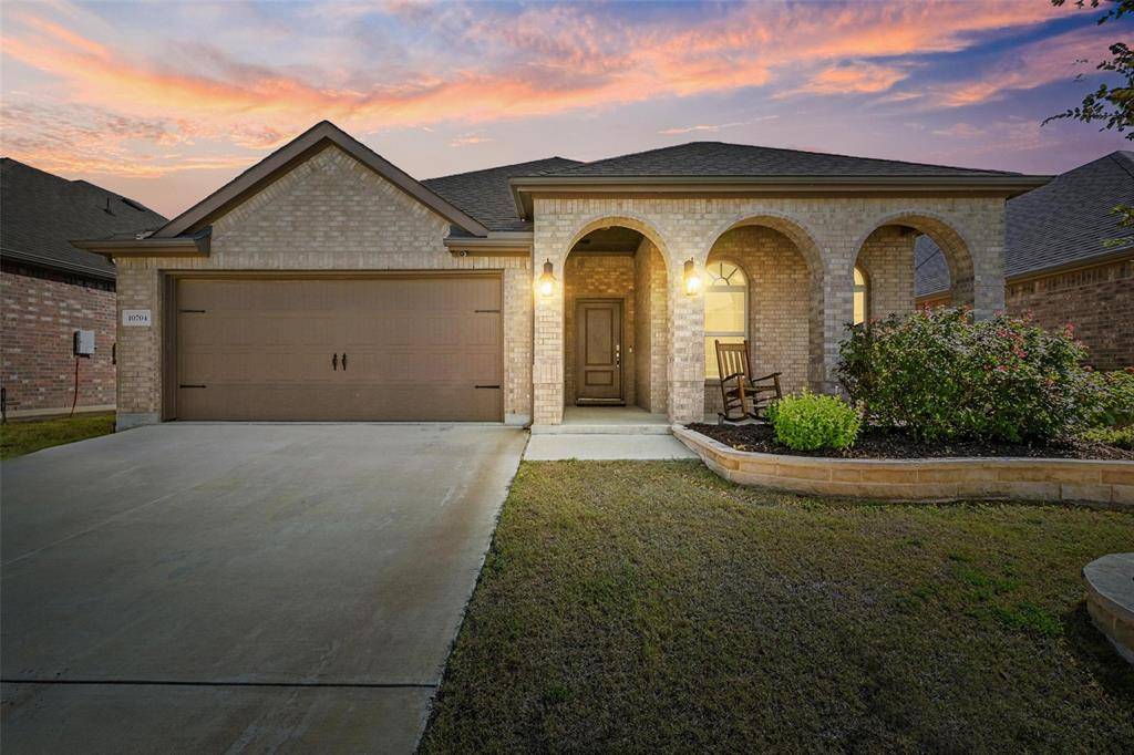 10704 Klondike Lane, Aubrey, TX 76227