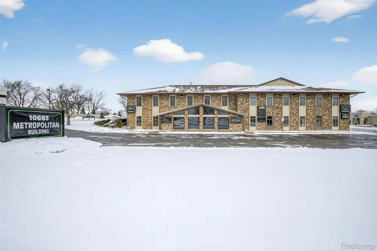 10683 S SAGINAW ST #D, Grand Blanc, MI 48439