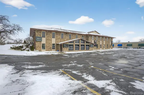 10683 S SAGINAW ST #D, Grand Blanc, MI 48439