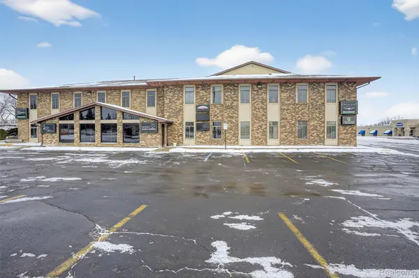 10683 S SAGINAW ST #D, Grand Blanc, MI 48439