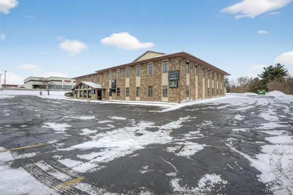 10683 S SAGINAW ST #D, Grand Blanc, MI 48439