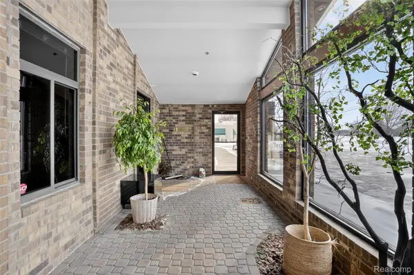 10683 S SAGINAW ST #D, Grand Blanc, MI 48439