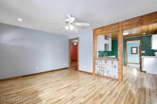 1483 Carman ST, Burton, MI 48529