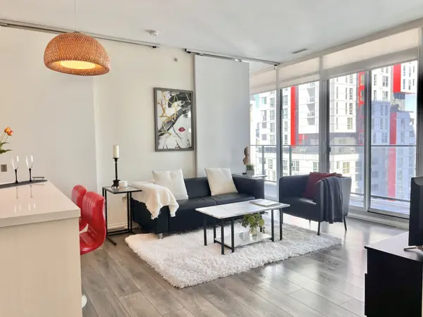 125 Peter ST #2708, Toronto C01, ON M5V 2E9