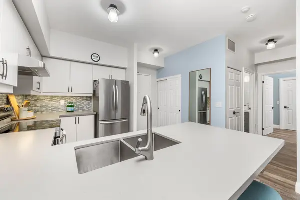 9973 Keele ST #202, Vaughan, ON L6A 3Y5