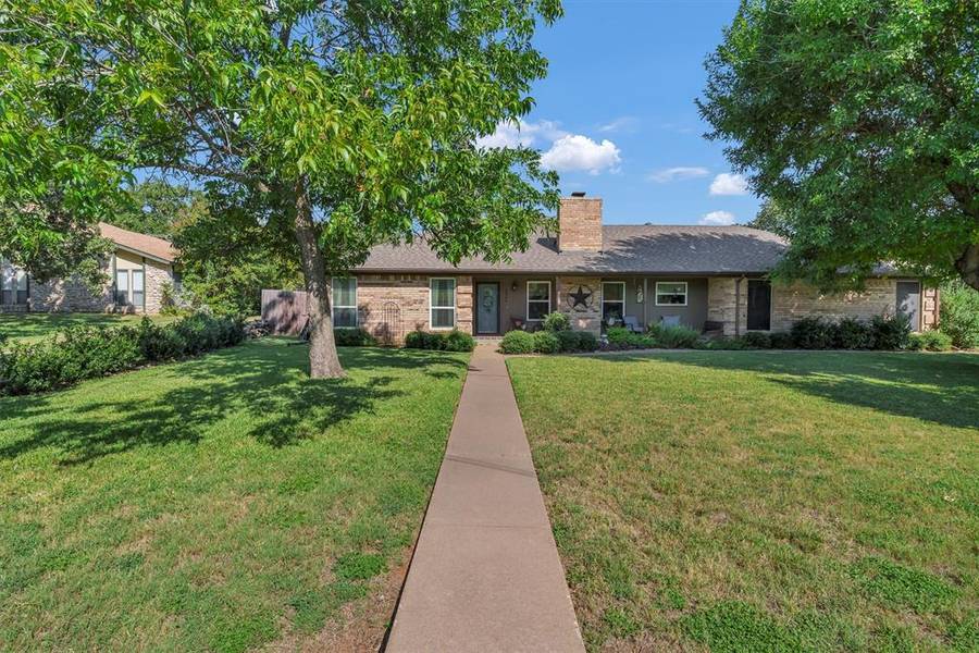 4900 Del Rio Court, De Cordova, TX 76049