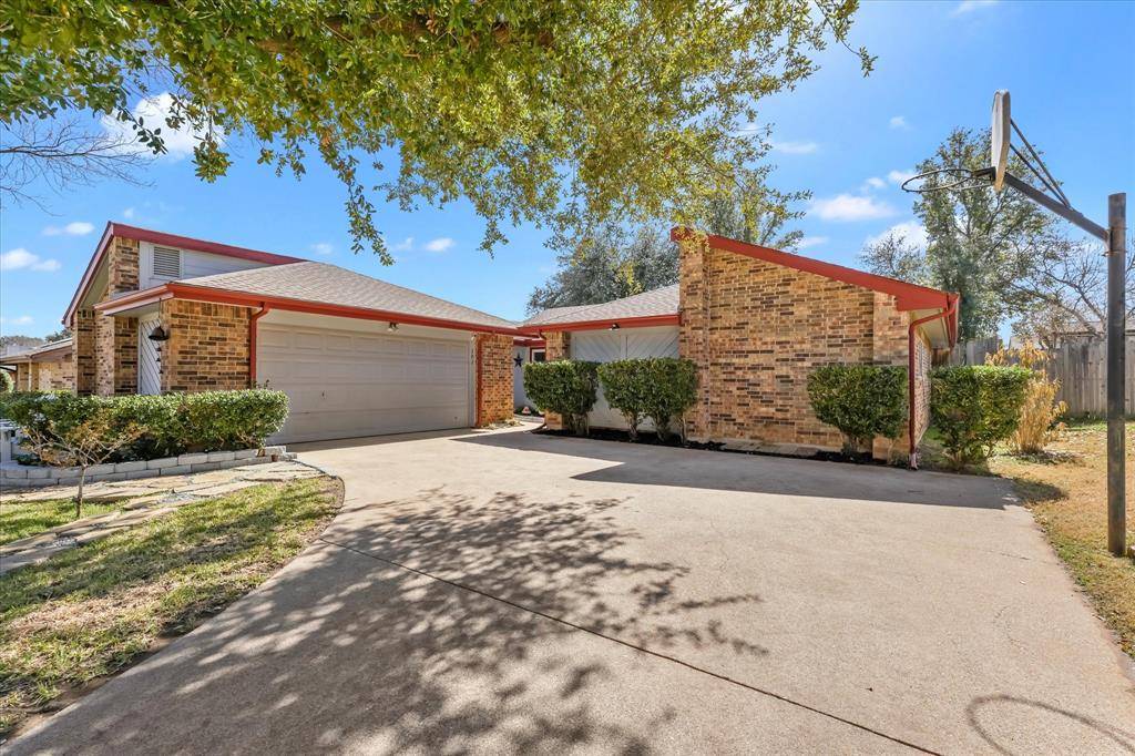 202 Springridge Lane, Euless, TX 76039