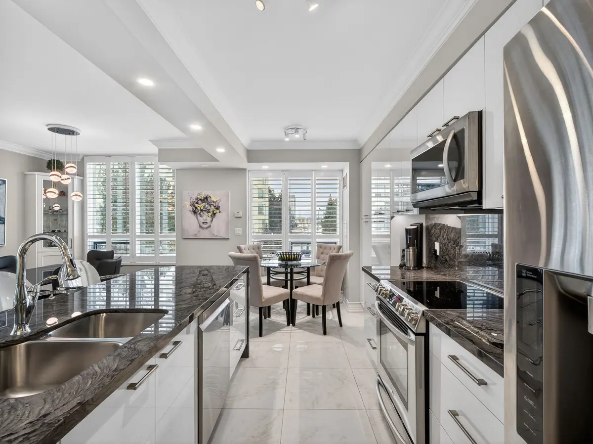 100 Promenade CIR #206, Vaughan, ON L4J 7W7