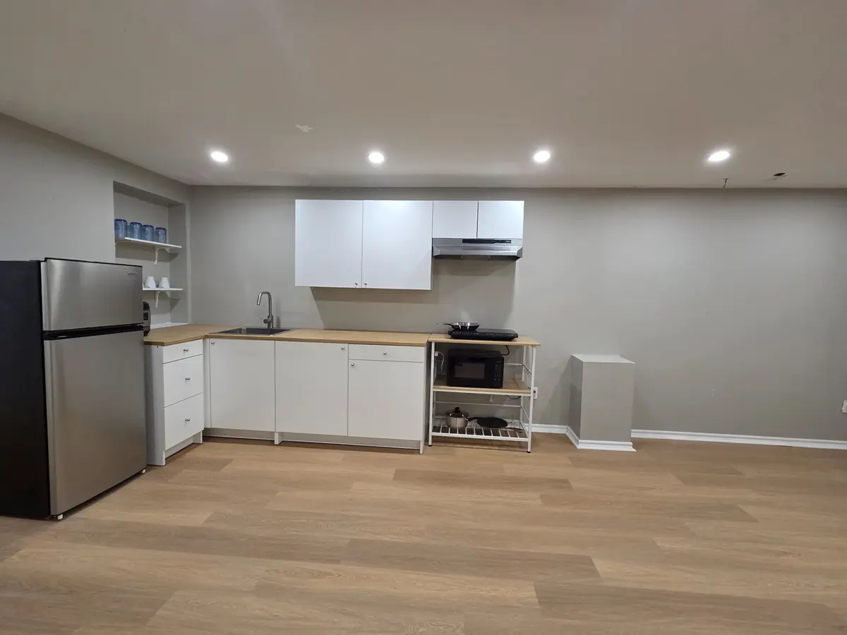 971 Ledbury CRES #BSMT, Mississauga, ON L5V 2R3